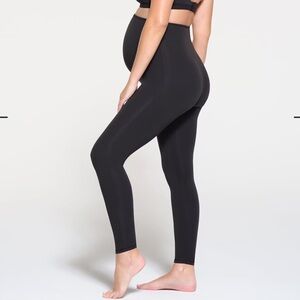 Skims Maternity Leggings